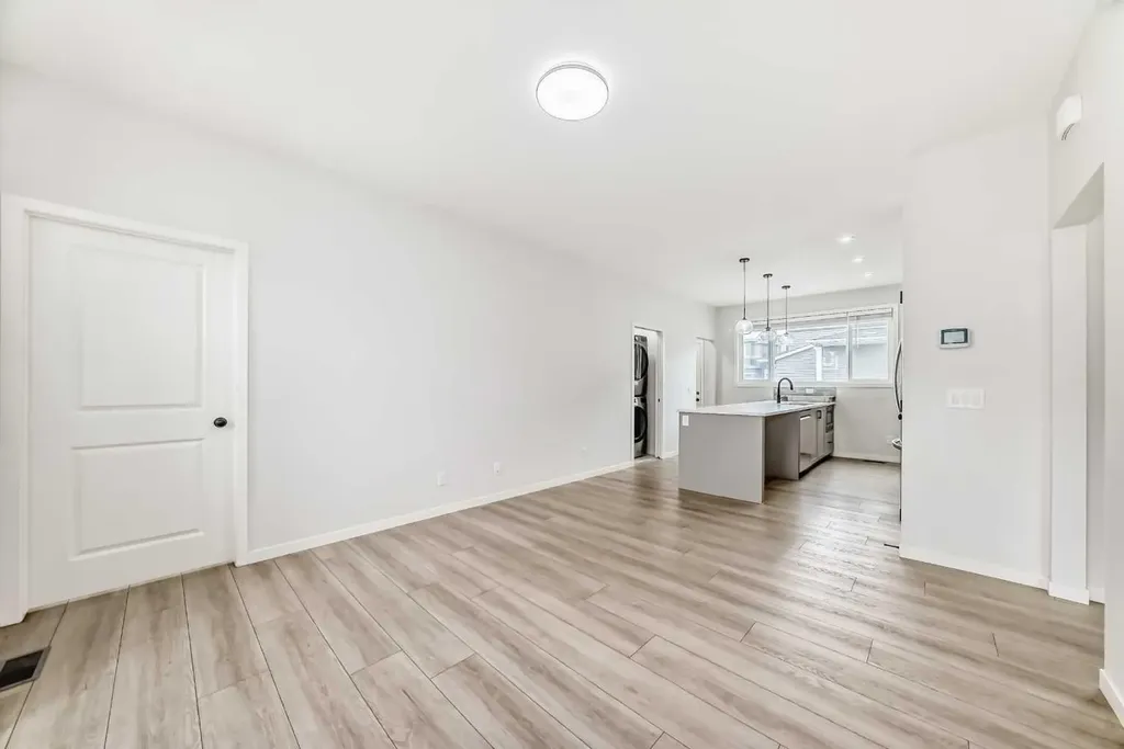212 Lucas Place NW Calgary AB T3P 2E6
