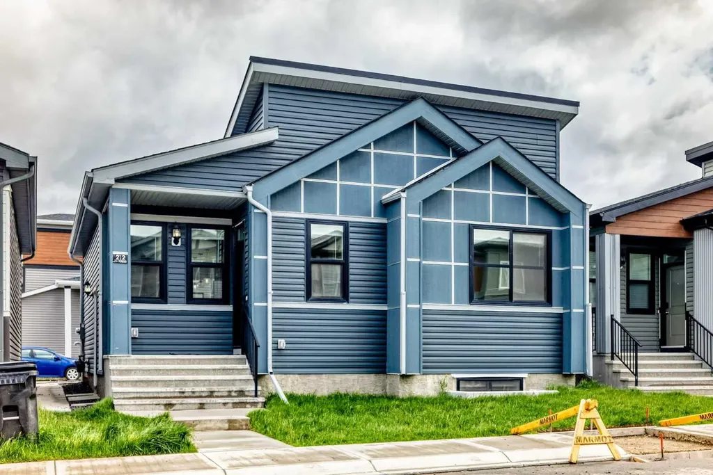 212 Lucas Place NW Calgary AB T3P 2E6