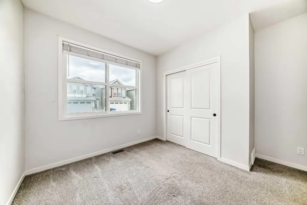 212 Lucas Place NW Calgary AB T3P 2E6