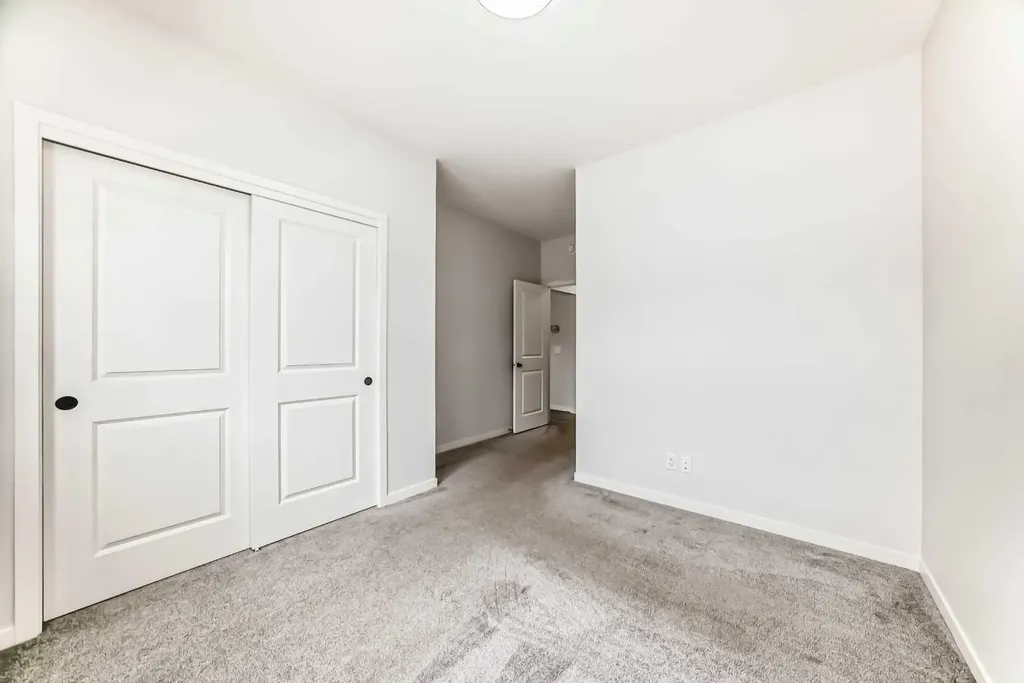 212 Lucas Place NW Calgary AB T3P 2E6