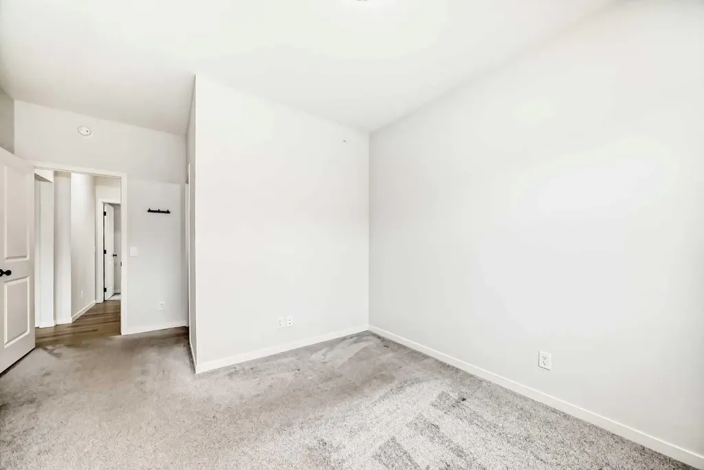 212 Lucas Place NW Calgary AB T3P 2E6