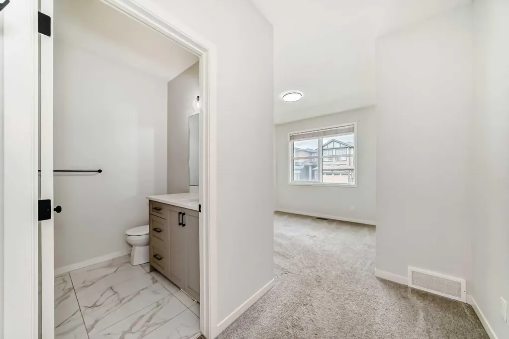 212 Lucas Place NW Calgary AB T3P 2E6