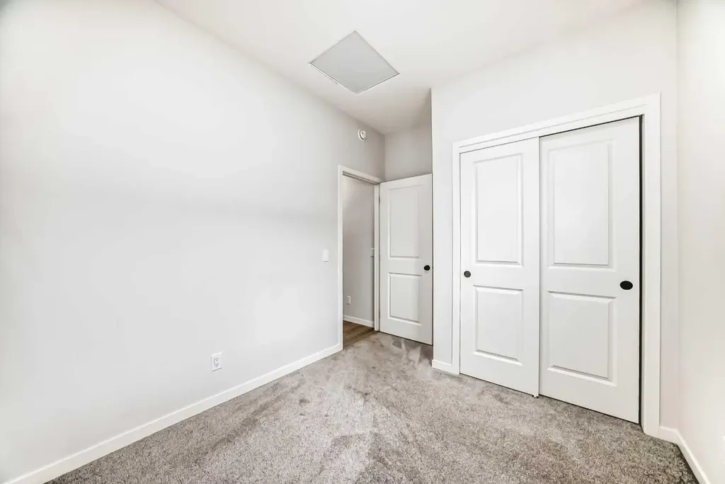 212 Lucas Place NW Calgary AB T3P 2E6