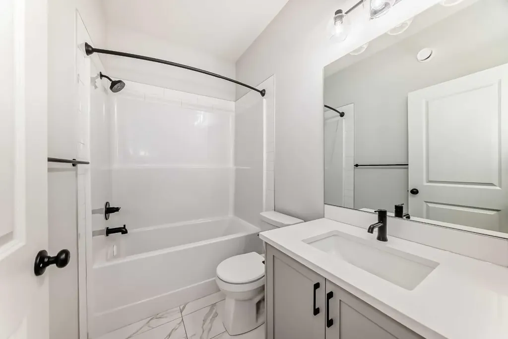 212 Lucas Place NW Calgary AB T3P 2E6
