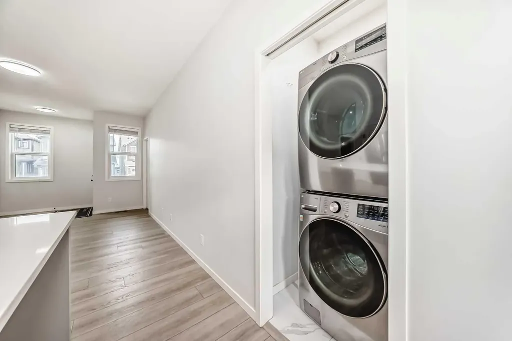 212 Lucas Place NW Calgary AB T3P 2E6
