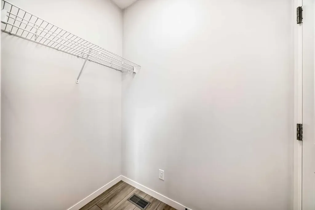 212 Lucas Place NW Calgary AB T3P 2E6