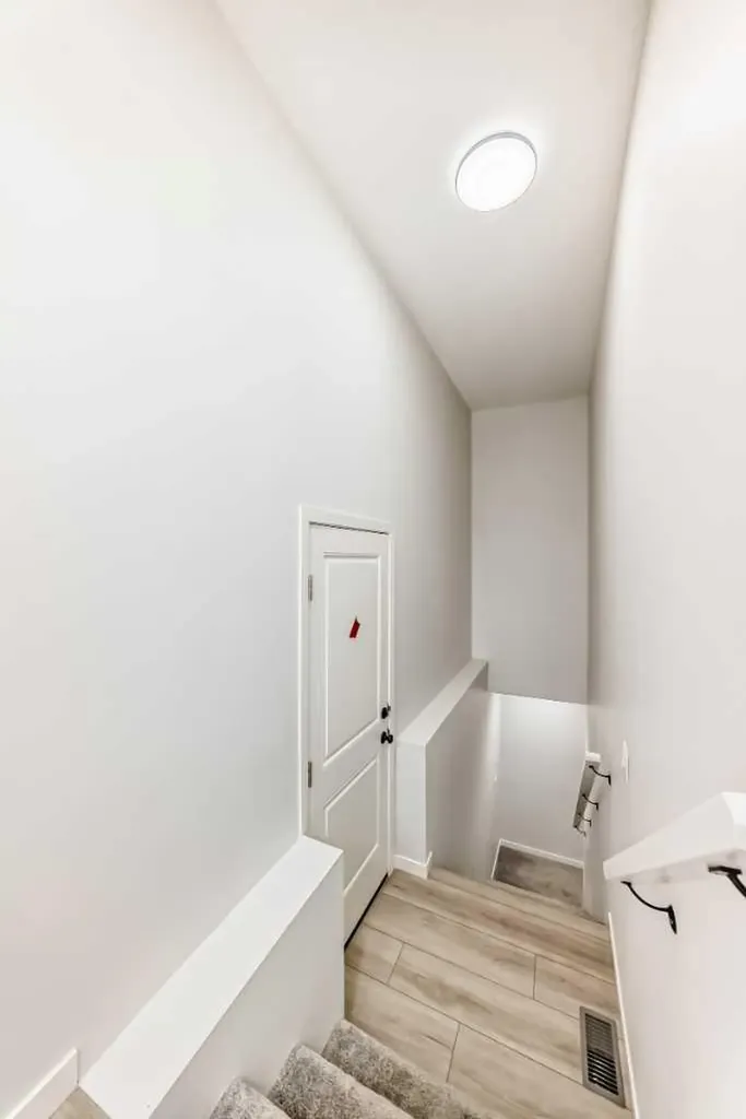 212 Lucas Place NW Calgary AB T3P 2E6