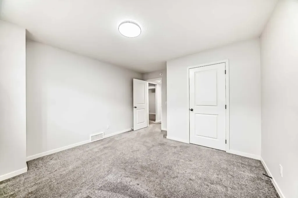 212 Lucas Place NW Calgary AB T3P 2E6