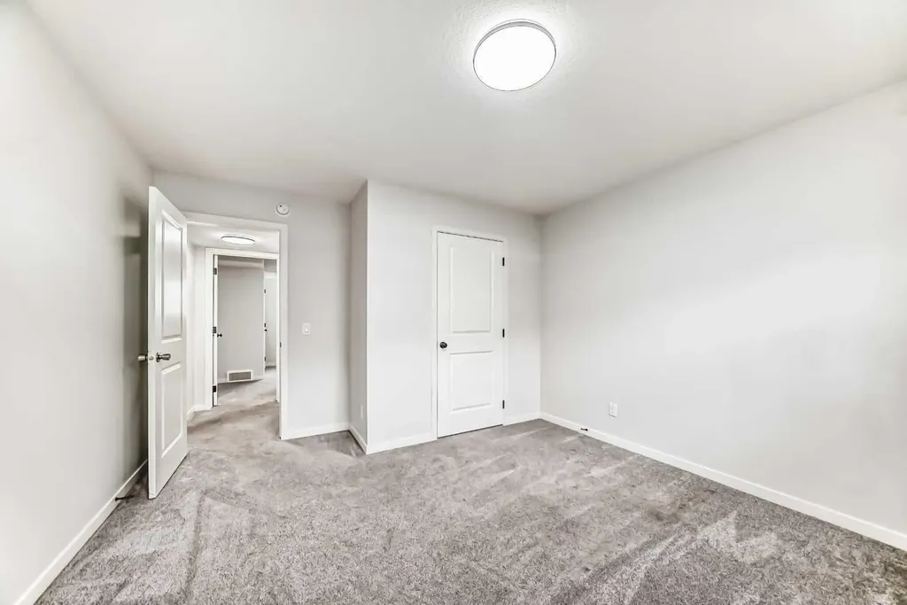 212 Lucas Place NW Calgary AB T3P 2E6