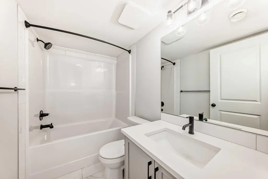 212 Lucas Place NW Calgary AB T3P 2E6
