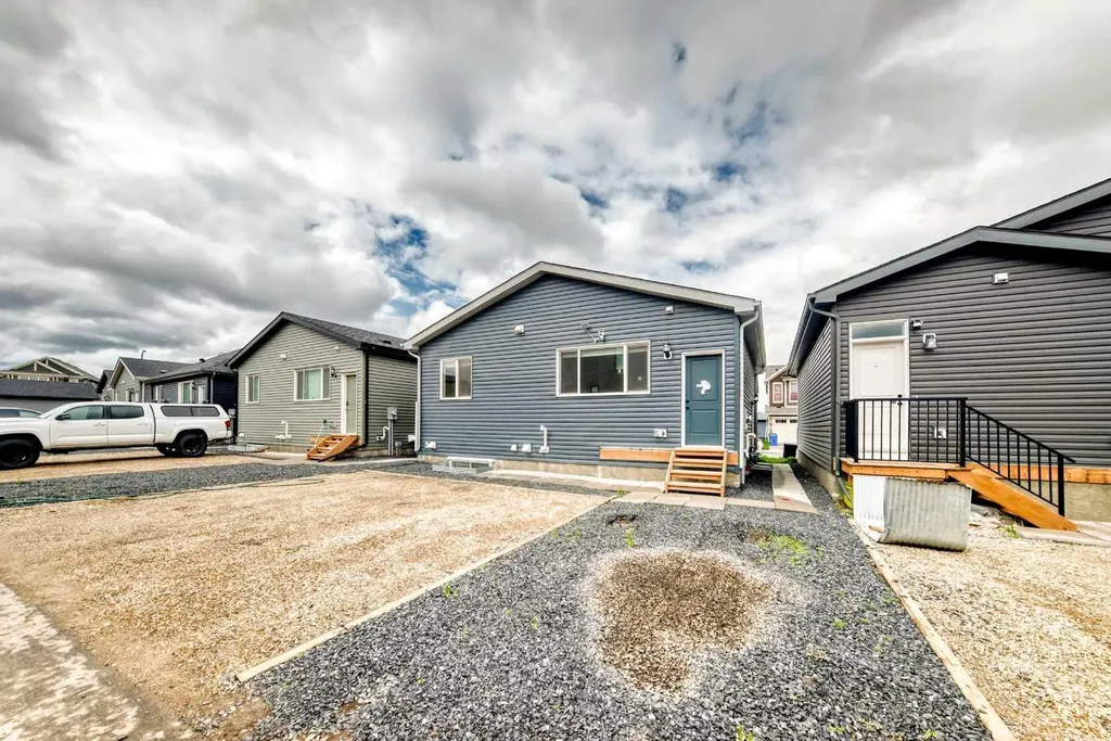 212 Lucas Place NW Calgary AB T3P 2E6