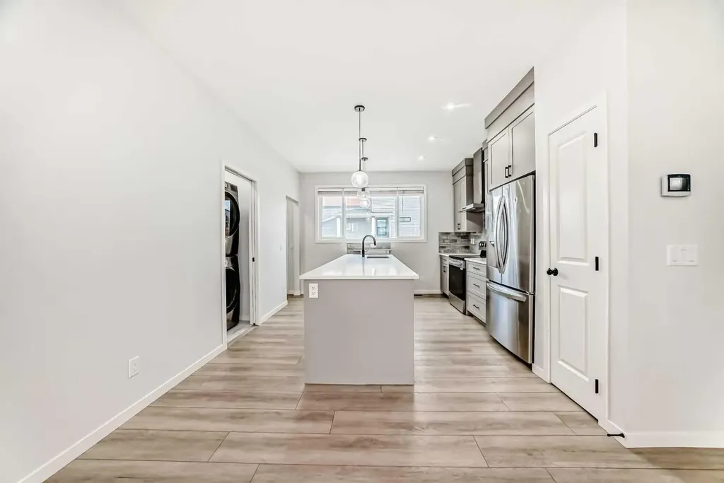 212 Lucas Place NW Calgary AB T3P 2E6