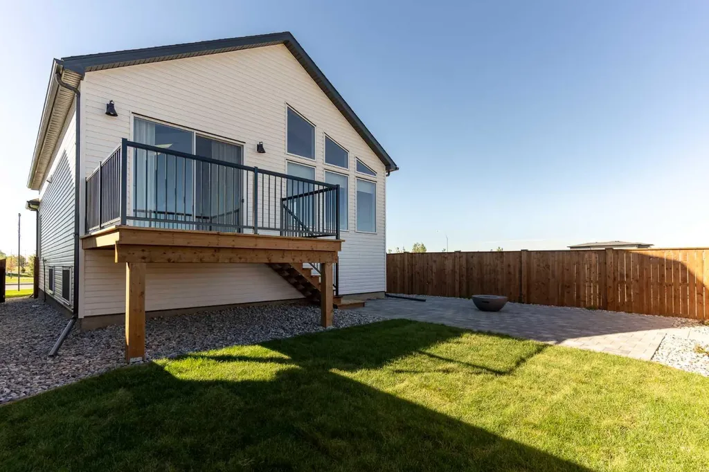 343 Blackwolf Boulevard N Lethbridge AB T1H 7J5