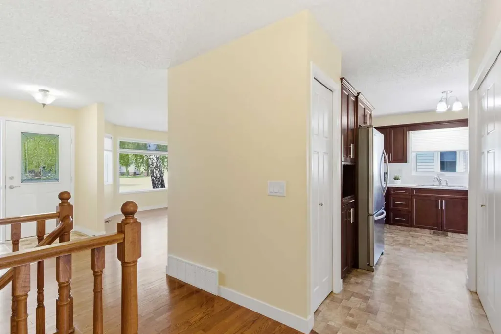34 Vandoos Gardens NW Calgary AB T3A 4W4