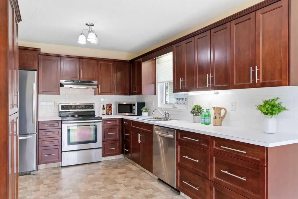 34 Vandoos Gardens NW Calgary AB T3A 4W4