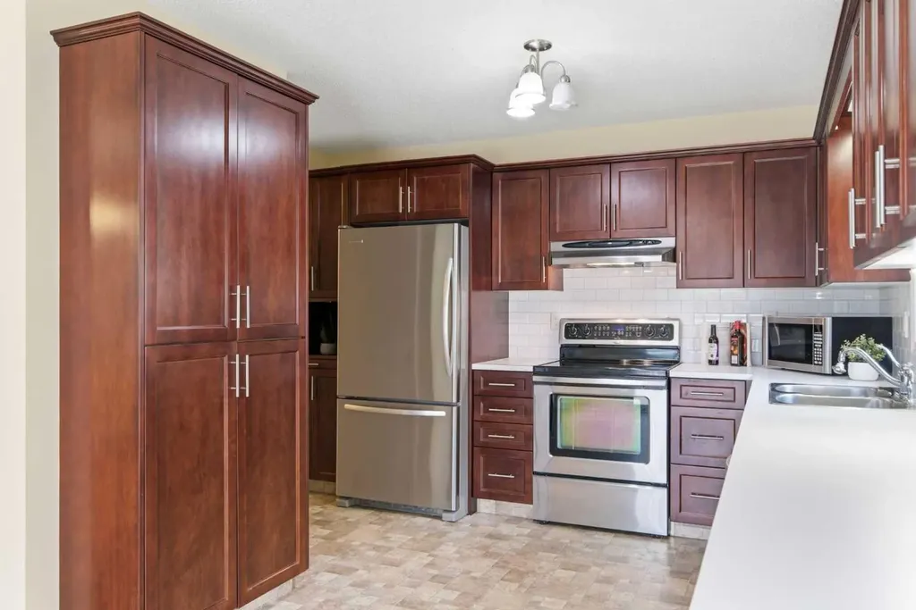 34 Vandoos Gardens NW Calgary AB T3A 4W4