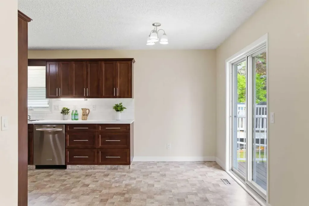 34 Vandoos Gardens NW Calgary AB T3A 4W4