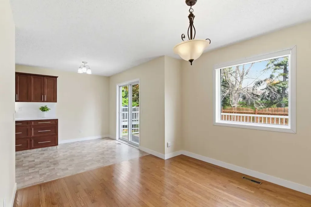 34 Vandoos Gardens NW Calgary AB T3A 4W4