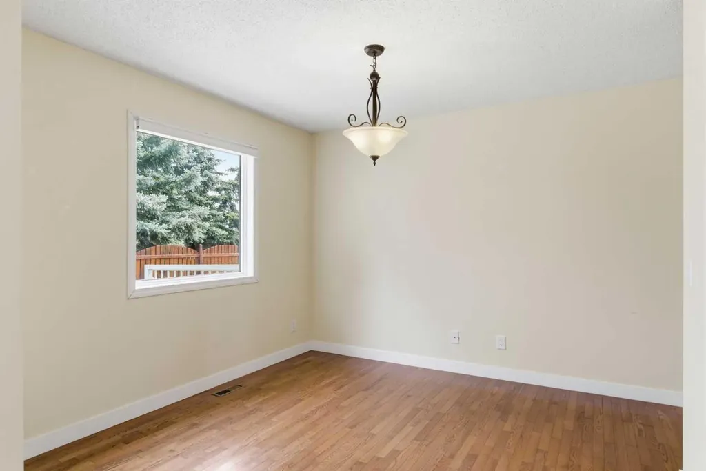34 Vandoos Gardens NW Calgary AB T3A 4W4