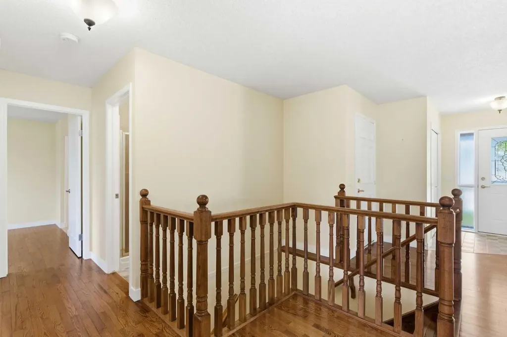 34 Vandoos Gardens NW Calgary AB T3A 4W4