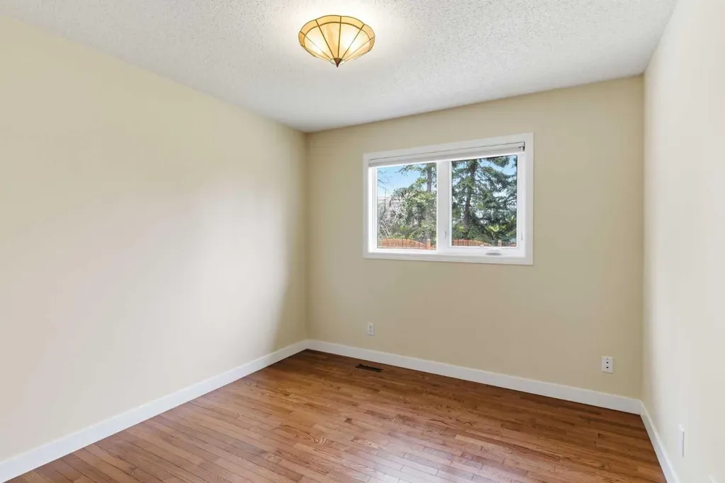 34 Vandoos Gardens NW Calgary AB T3A 4W4