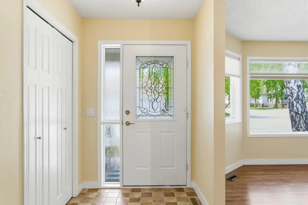 34 Vandoos Gardens NW Calgary AB T3A 4W4
