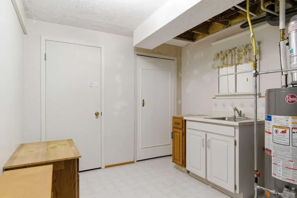 34 Vandoos Gardens NW Calgary AB T3A 4W4