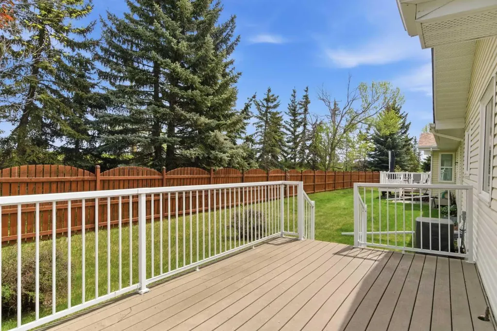 34 Vandoos Gardens NW Calgary AB T3A 4W4