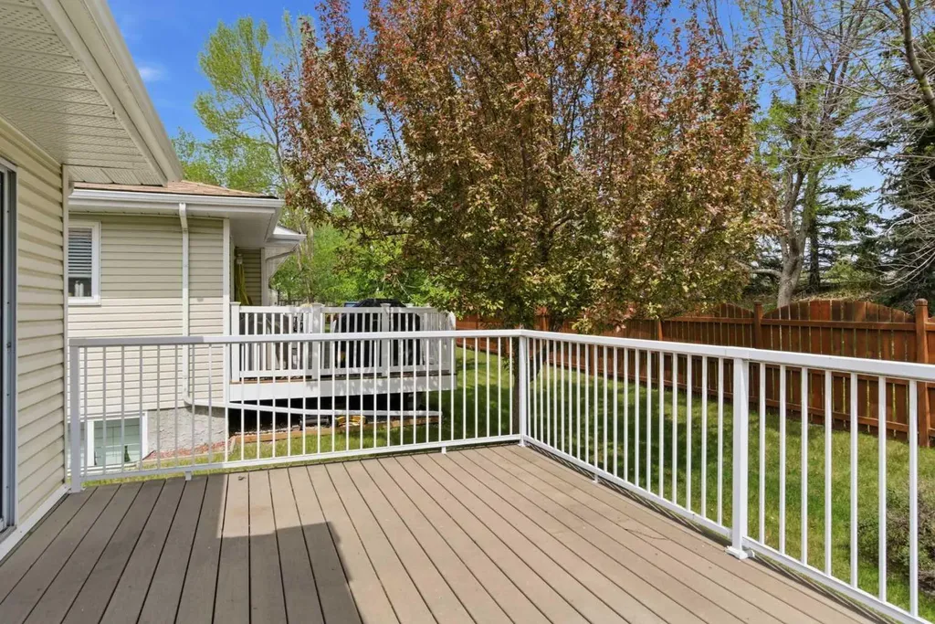 34 Vandoos Gardens NW Calgary AB T3A 4W4