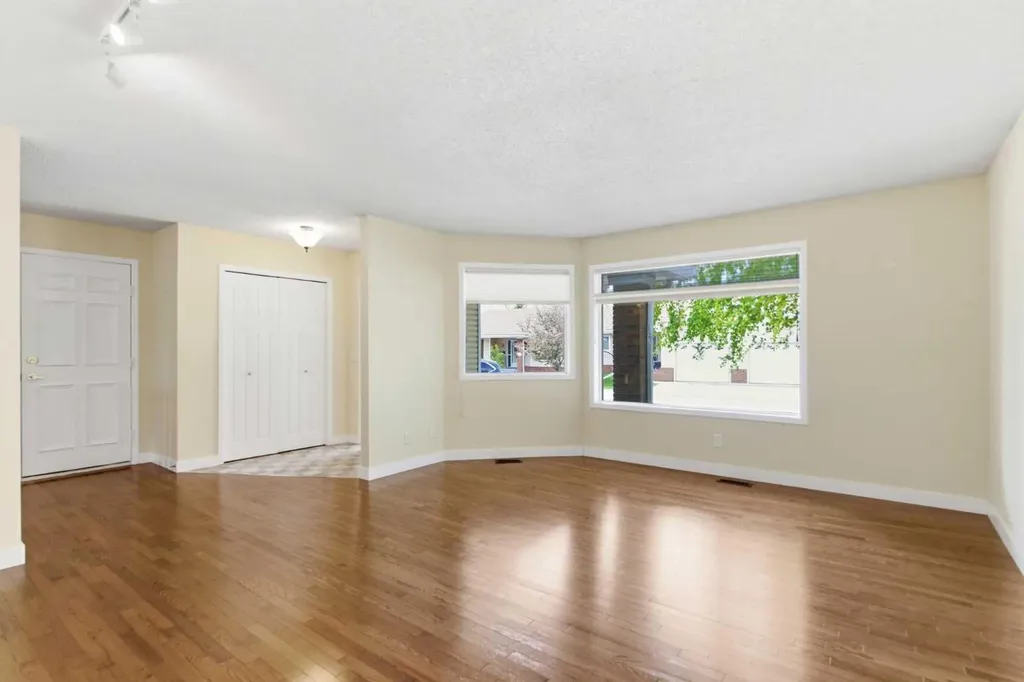 34 Vandoos Gardens NW Calgary AB T3A 4W4