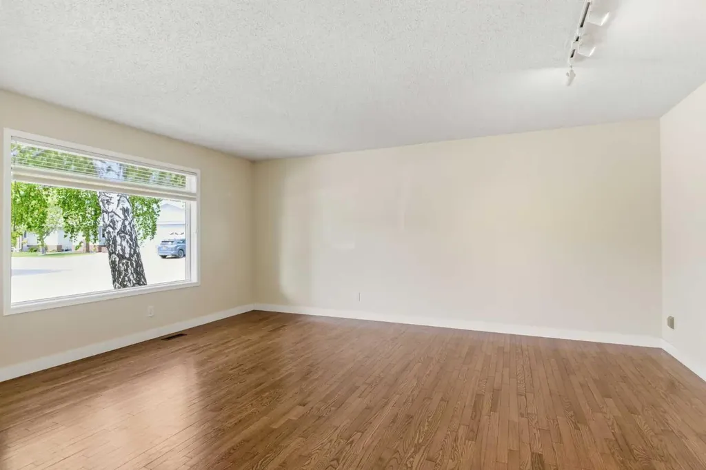 34 Vandoos Gardens NW Calgary AB T3A 4W4