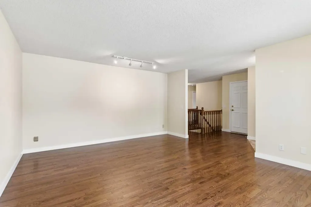 34 Vandoos Gardens NW Calgary AB T3A 4W4