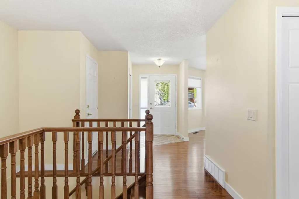 34 Vandoos Gardens NW Calgary AB T3A 4W4
