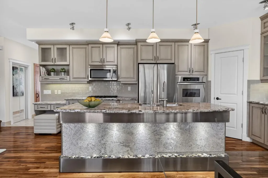 24 Ypres Mews SW Calgary AB T2T 6L2
