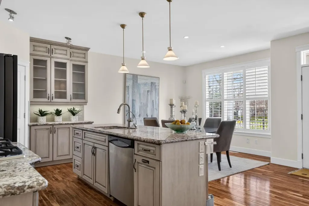 24 Ypres Mews SW Calgary AB T2T 6L2