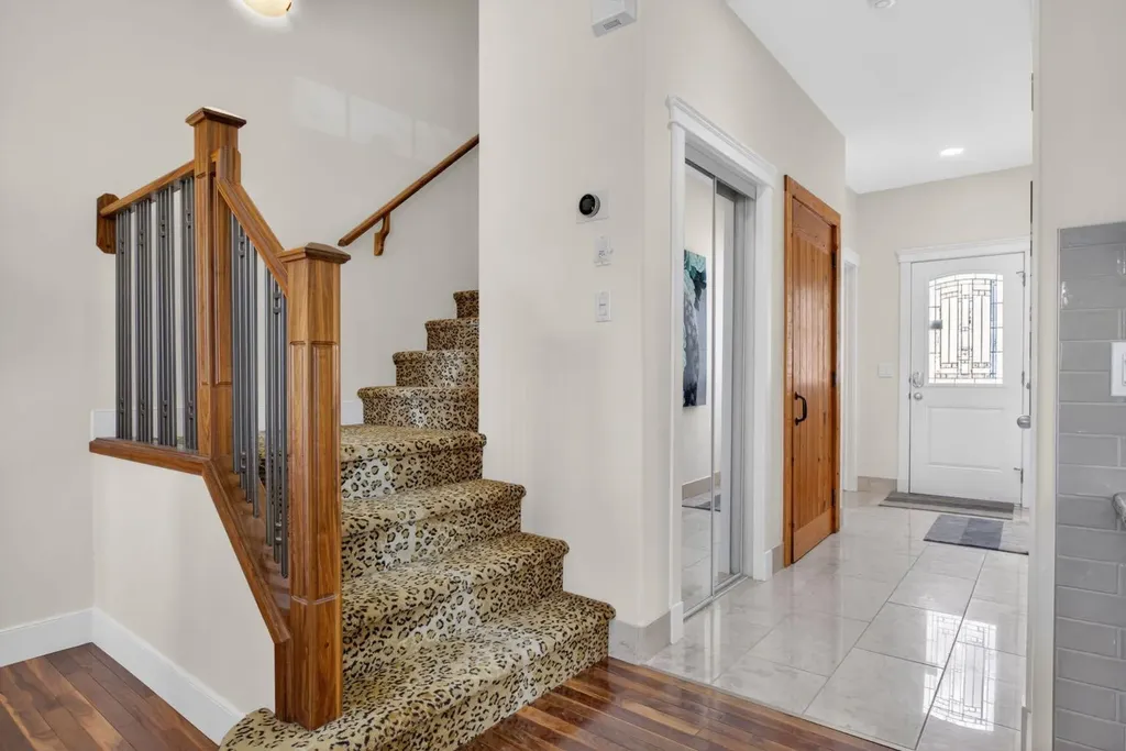 24 Ypres Mews SW Calgary AB T2T 6L2