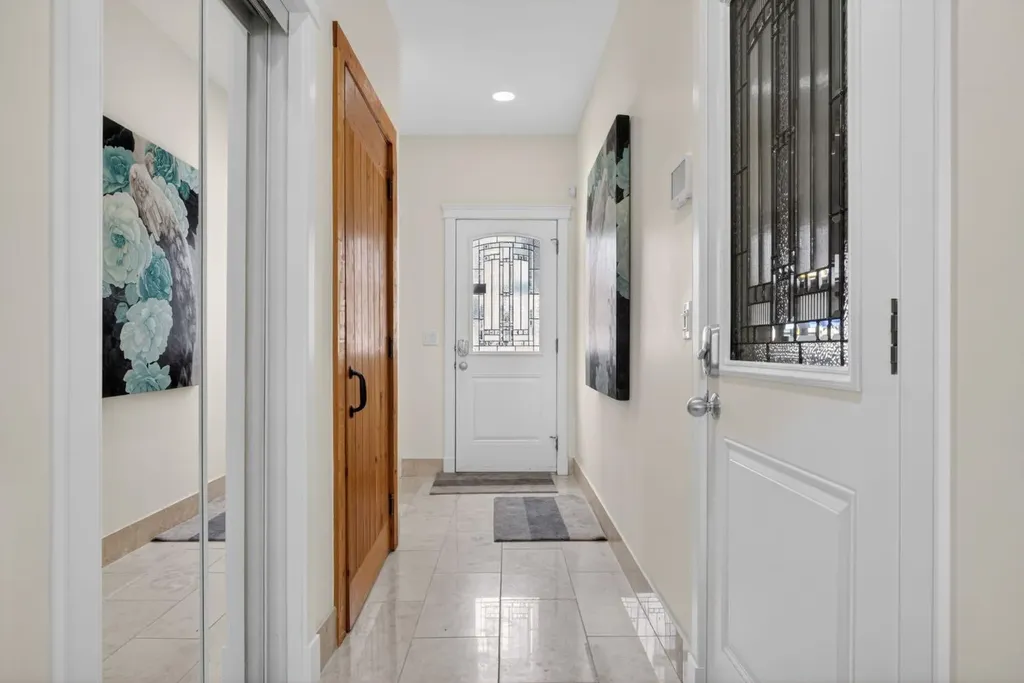 24 Ypres Mews SW Calgary AB T2T 6L2