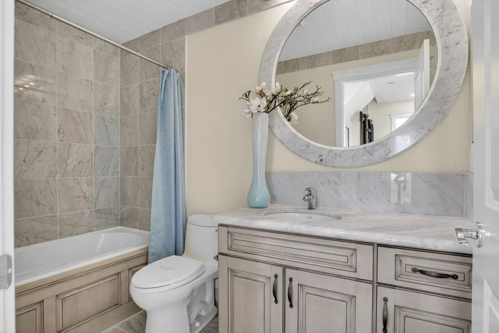24 Ypres Mews SW Calgary AB T2T 6L2