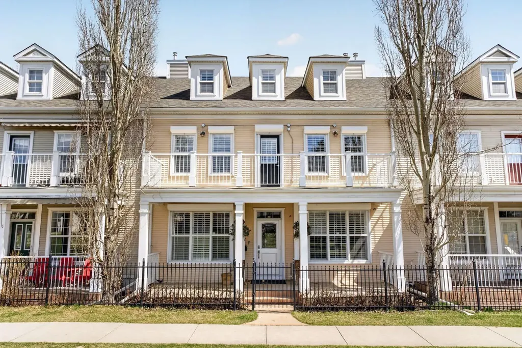 24 Ypres Mews SW Calgary AB T2T 6L2