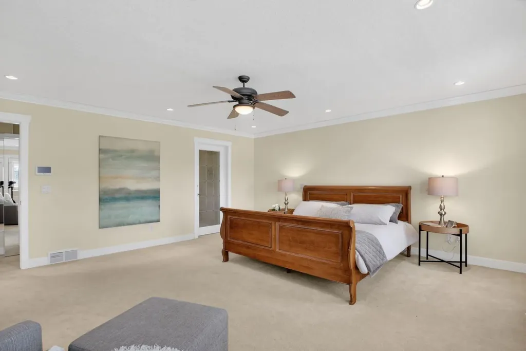 24 Ypres Mews SW Calgary AB T2T 6L2