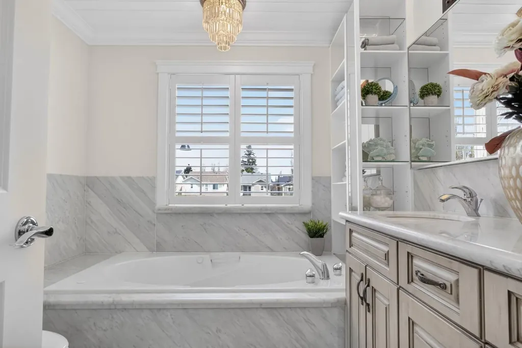 24 Ypres Mews SW Calgary AB T2T 6L2