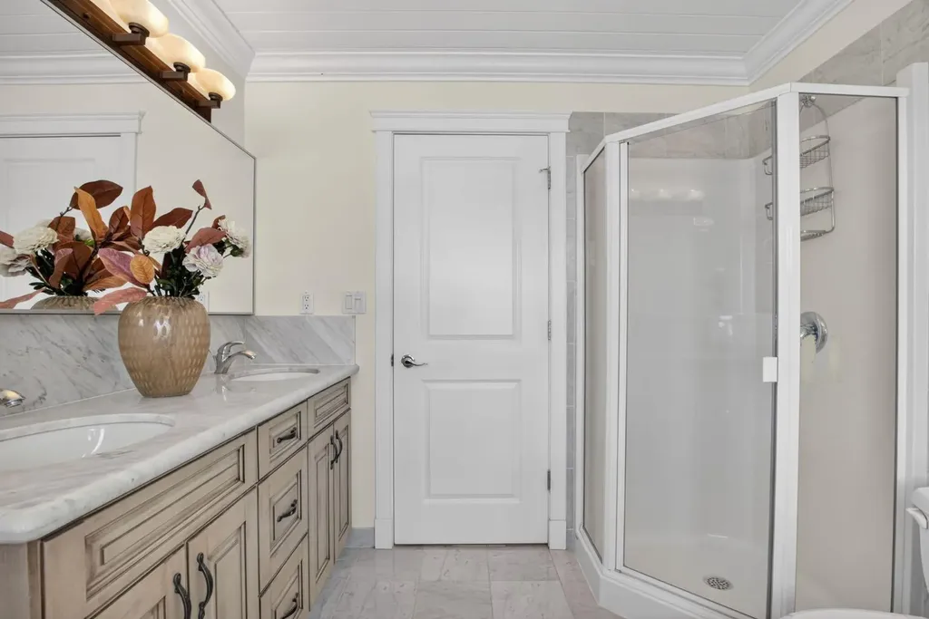 24 Ypres Mews SW Calgary AB T2T 6L2