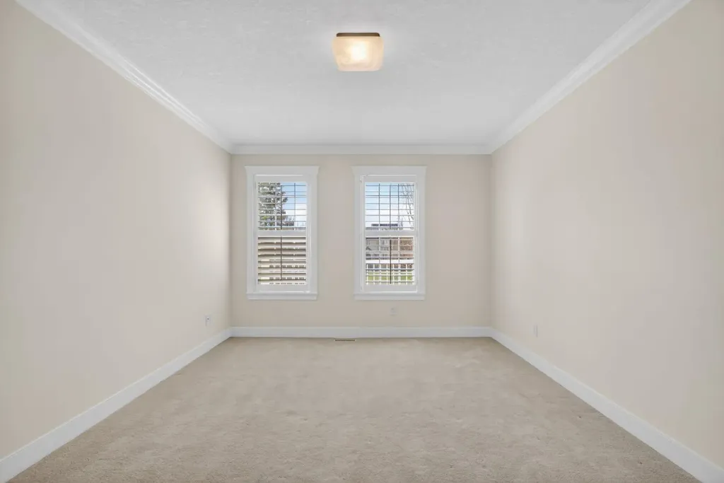 24 Ypres Mews SW Calgary AB T2T 6L2