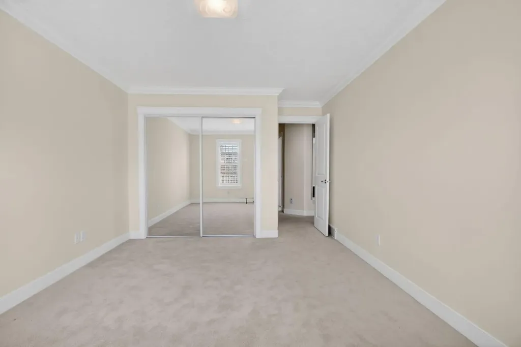 24 Ypres Mews SW Calgary AB T2T 6L2