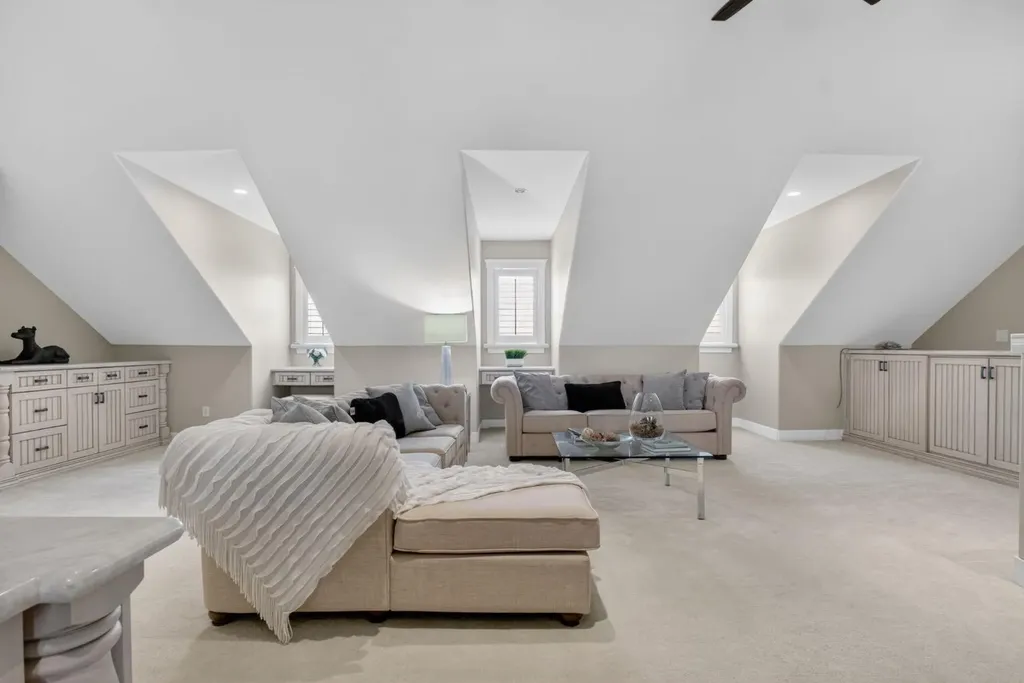 24 Ypres Mews SW Calgary AB T2T 6L2