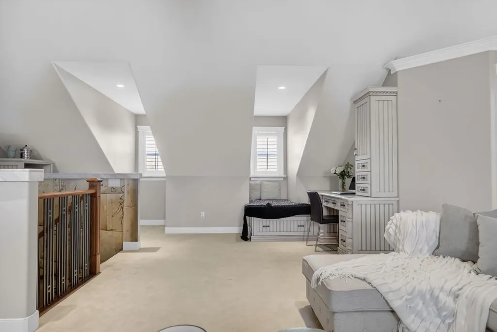 24 Ypres Mews SW Calgary AB T2T 6L2