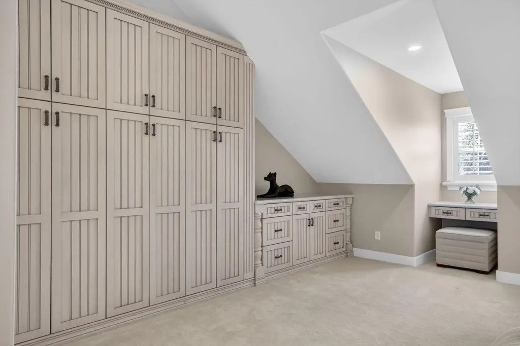 24 Ypres Mews SW Calgary AB T2T 6L2