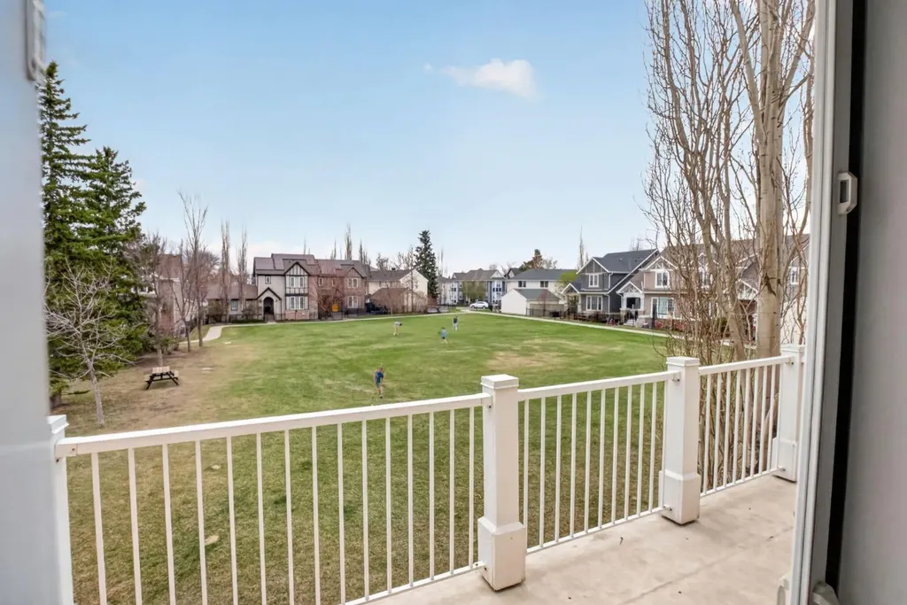 24 Ypres Mews SW Calgary AB T2T 6L2
