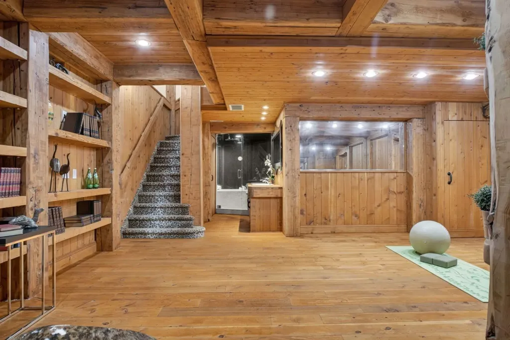 24 Ypres Mews SW Calgary AB T2T 6L2