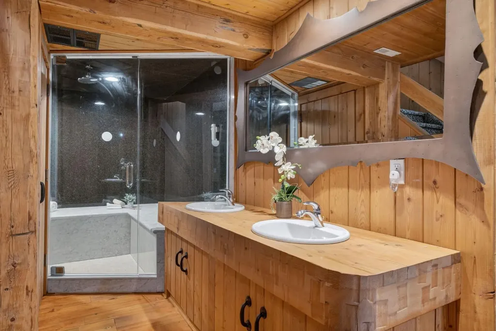 24 Ypres Mews SW Calgary AB T2T 6L2